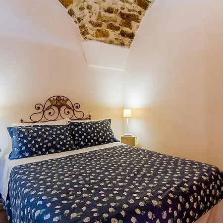 Uliveto Saglietto A Poggi Farm stay *